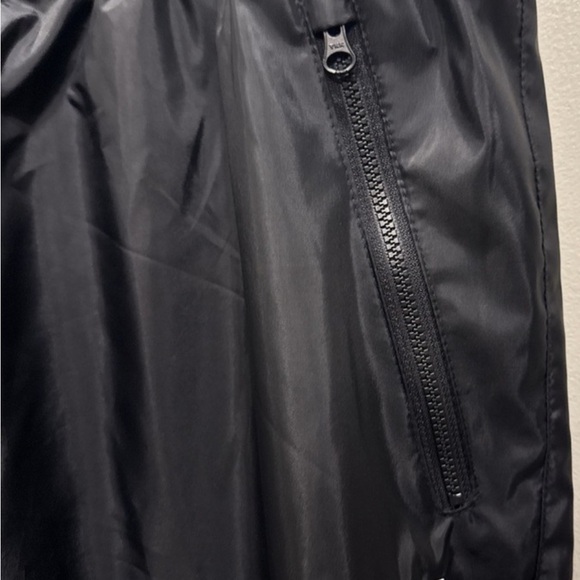 Nike standard fit taper leg regular length Windrunner pants - Picture 3 of 7